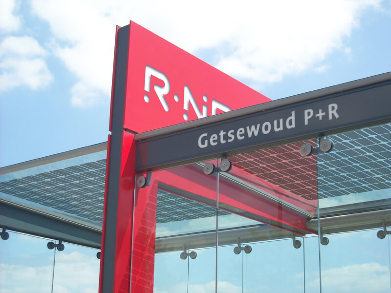 R-Net bus shelter solar panels