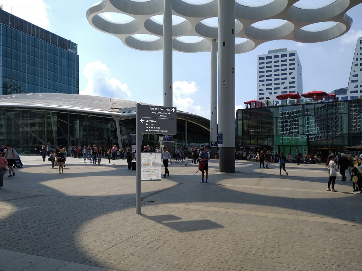 Wayfinding - Artist impression Utrecht central station area