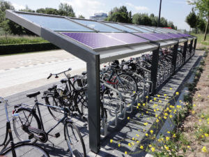 R-Net fietsenstalling achteraanzicht PV panelen