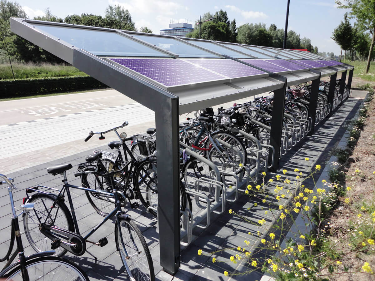 R-Net fietsenstalling achteraanzicht PV panelen