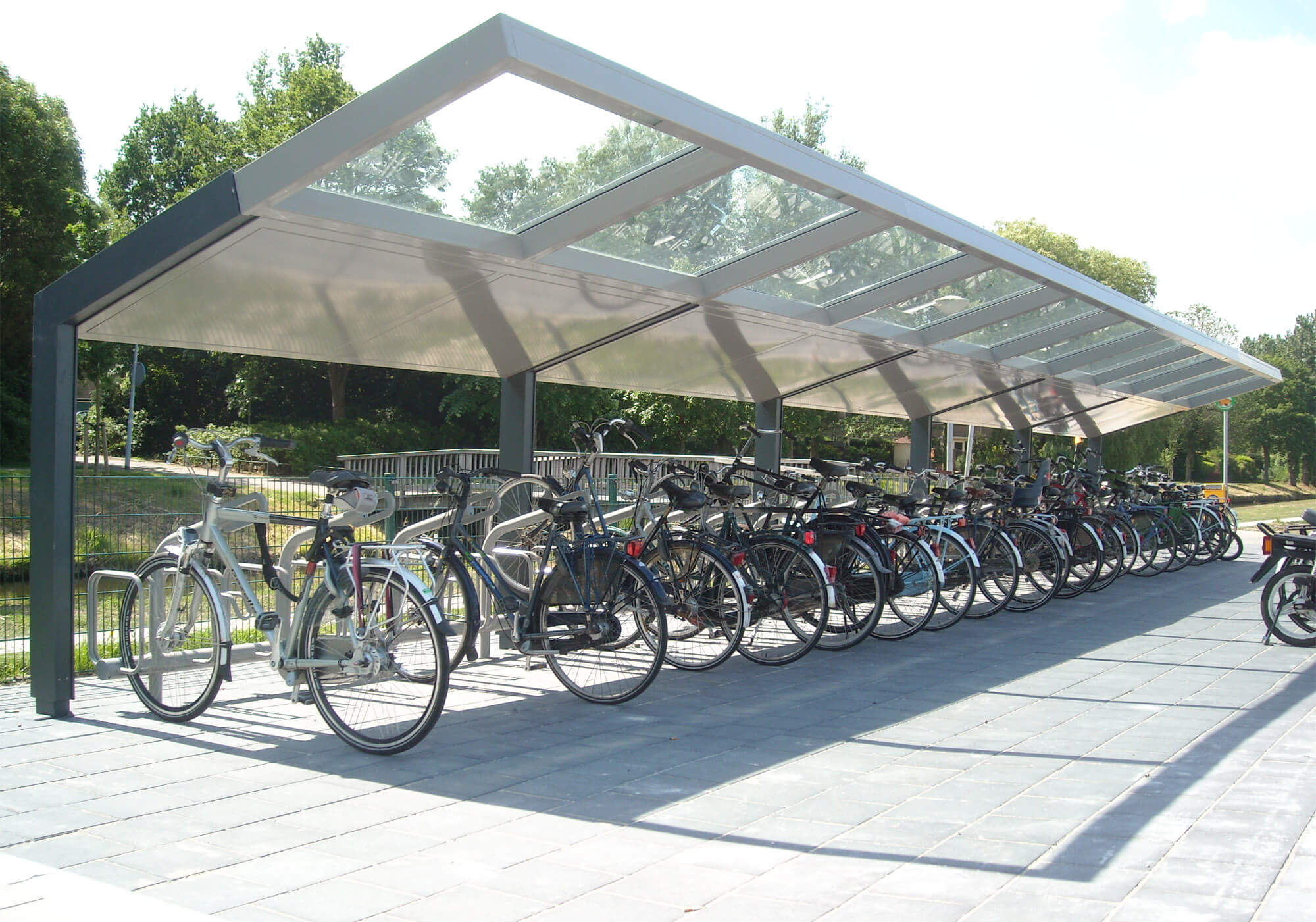 R-Net fietsoverkapping