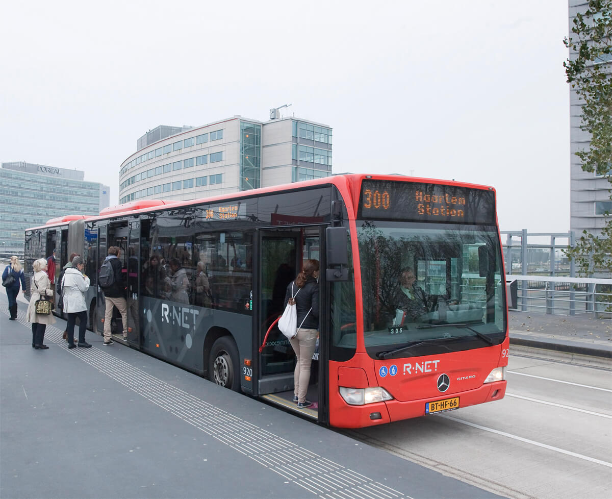 R-Net bus boarding