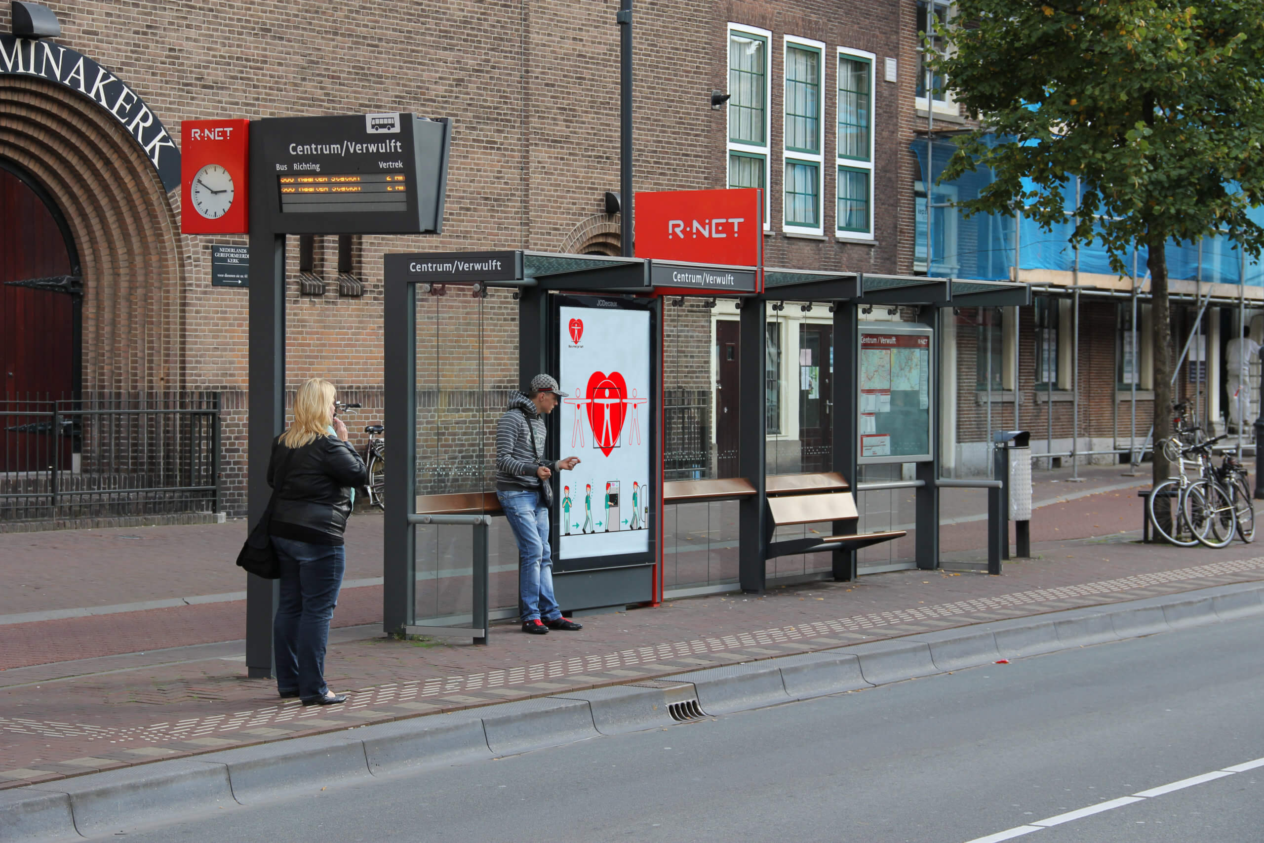 Reis met je hart poster in abri